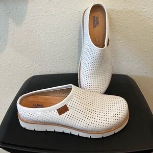 Samuel Hubbard White comfortable slip-in shoes.  Brand new. Leather insoles.
